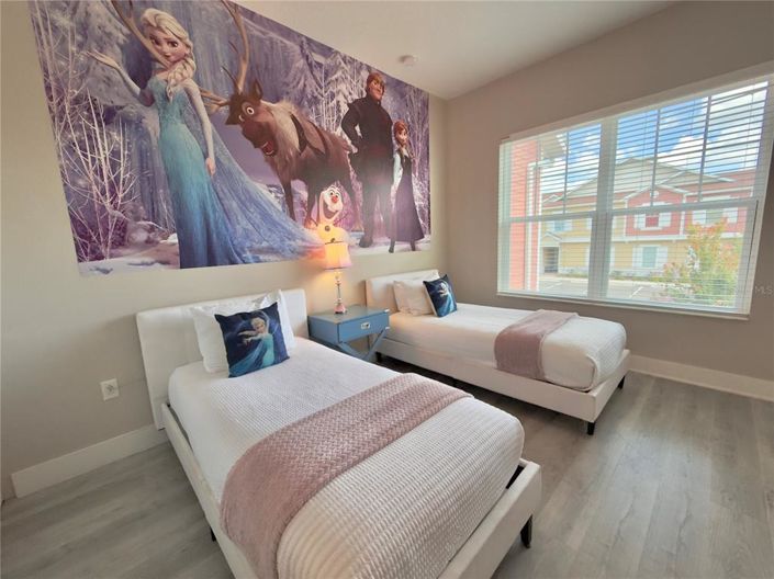 Image No.32-5 Bed Townhouse for sale