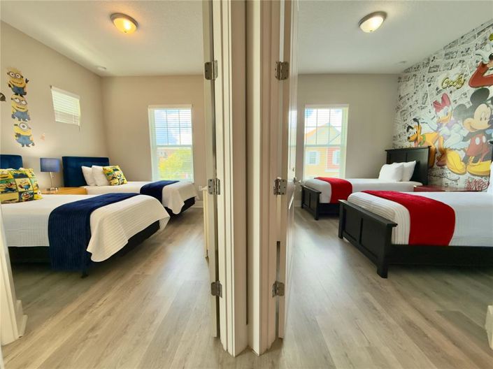 Image No.8-5 Bed Townhouse for sale