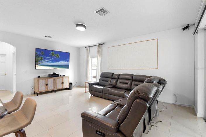 Image No.12-5 Bed Property for sale