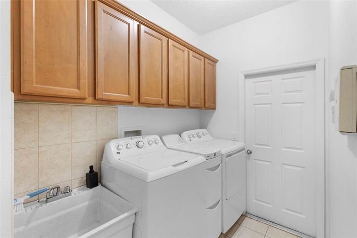 Image No.16-5 Bed Property for sale