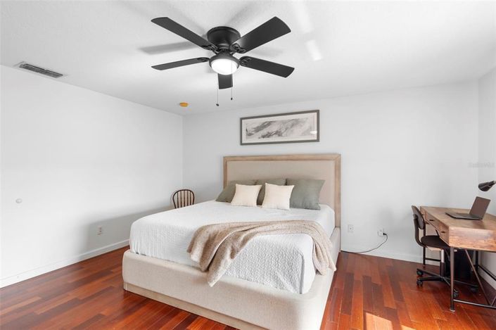 Image No.19-5 Bed Property for sale