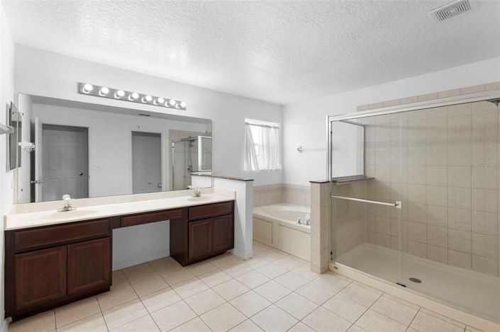 Image No.20-5 Bed Property for sale