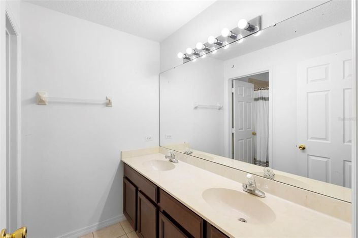 Image No.23-5 Bed Property for sale