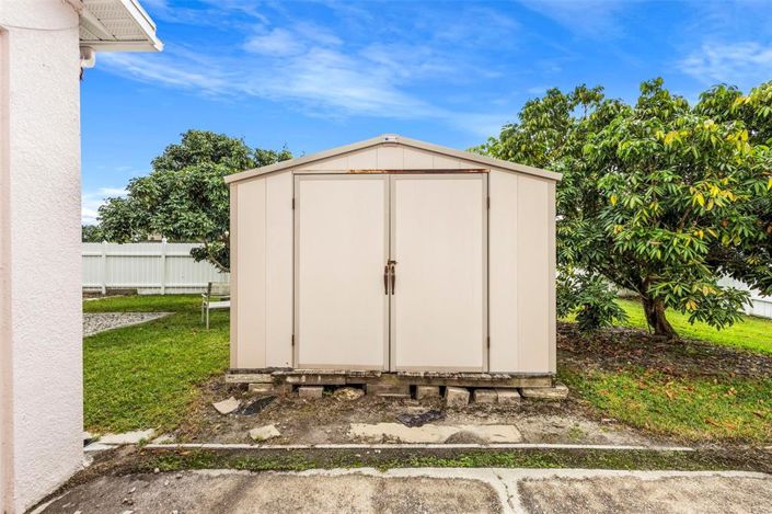 Image No.29-5 Bed Property for sale