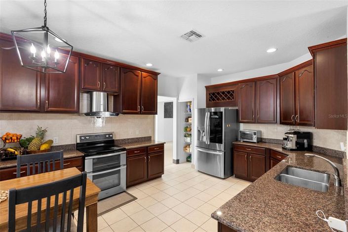 Image No.5-5 Bed Property for sale