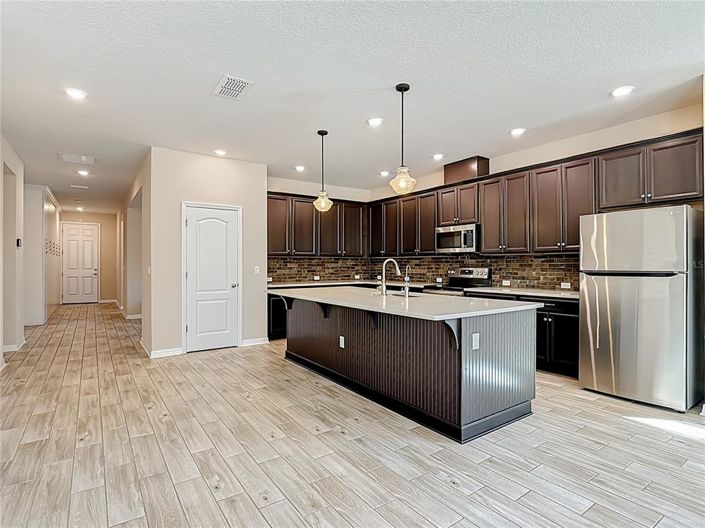 Image No.7-4 Bed Property for sale