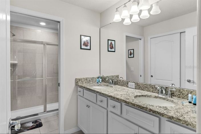 Image No.28-5 Bed Townhouse for sale