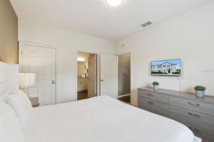 Image No.13-4 Bed Townhouse for sale