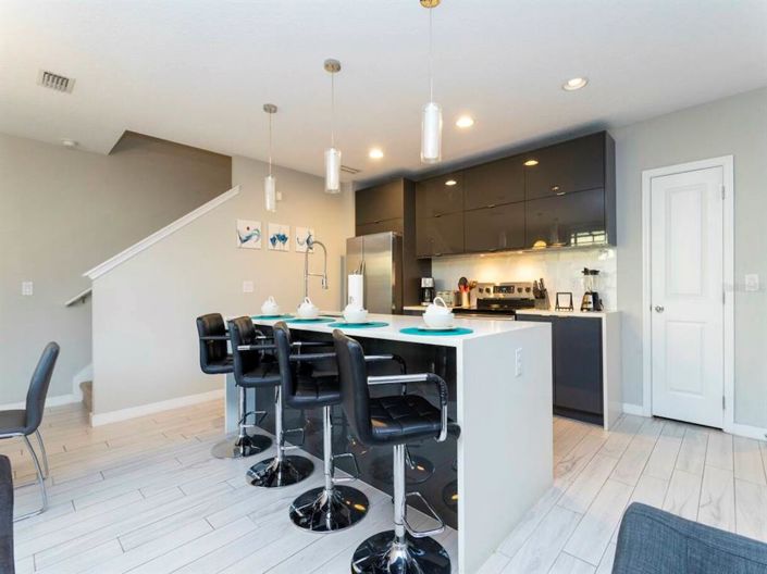 Image No.17-4 Bed Townhouse for sale