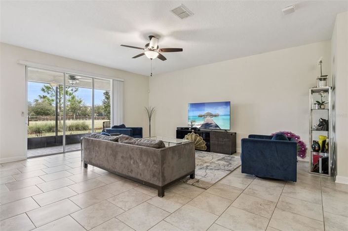 Image No.18-6 Bed Property for sale