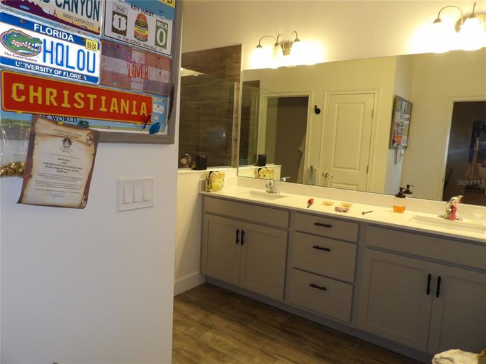 Image No.10-4 Bed Property for sale