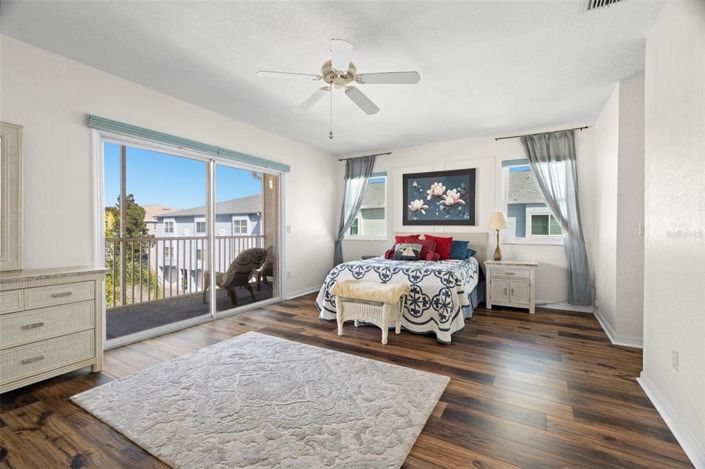 Image No.26-3 Bed Townhouse for sale