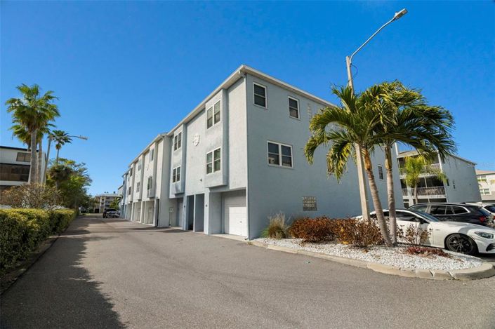 Image No.36-3 Bed Townhouse for sale