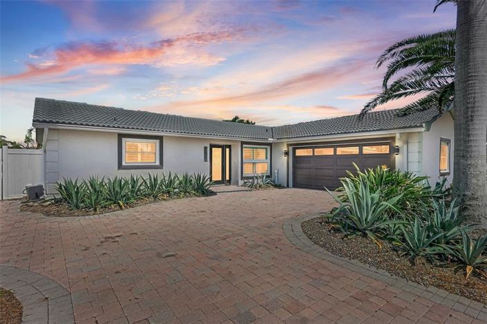 Image No.2-Propriété de 3 chambres à vendre à St. Pete Beach