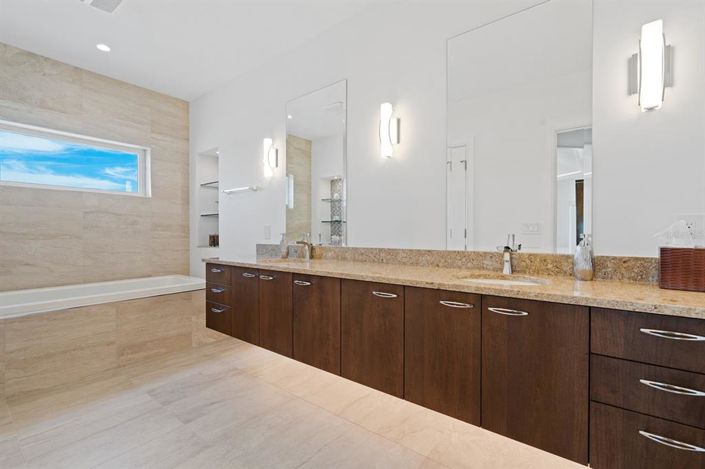 Image No.18-5 Bed Property for sale