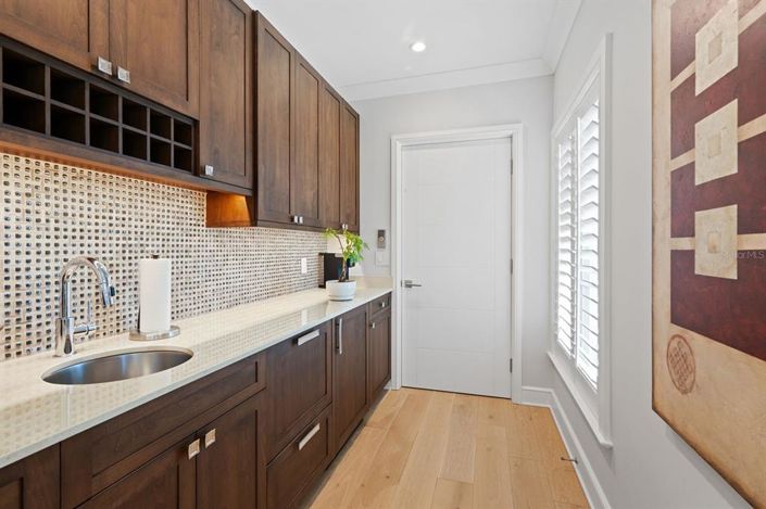 Image No.21-5 Bed Property for sale