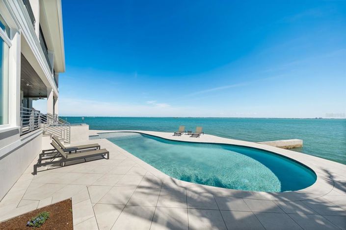 Image No.26-5 Bed Property for sale