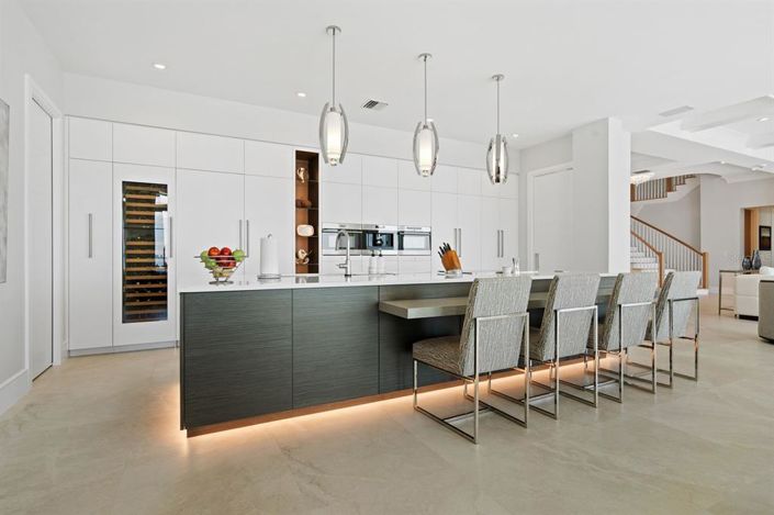 Image No.4-5 Bed Property for sale