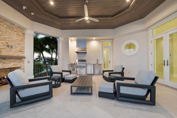 Image No.40-5 Bed Property for sale