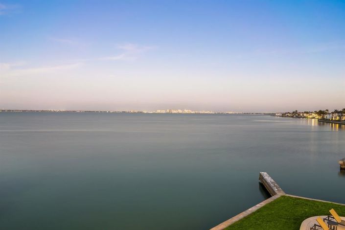 Image No.43-5 Bed Property for sale