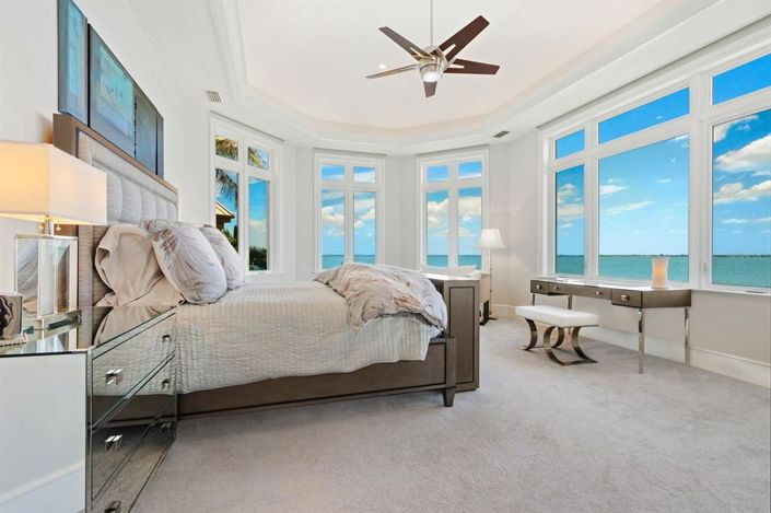 Image No.8-5 Bed Property for sale