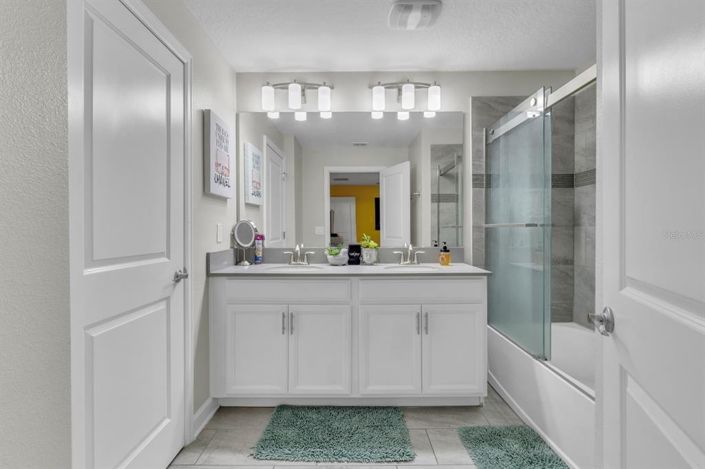 Image No.20-4 Bed Townhouse for sale