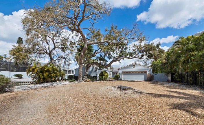 Image No.13-2 Bed Property for sale