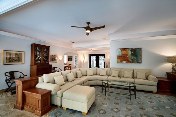 Image No.10-3 Bed Property for sale