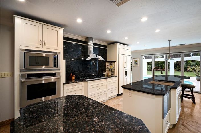 Image No.13-3 Bed Property for sale