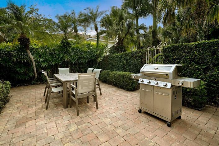 Image No.33-3 Bed Property for sale