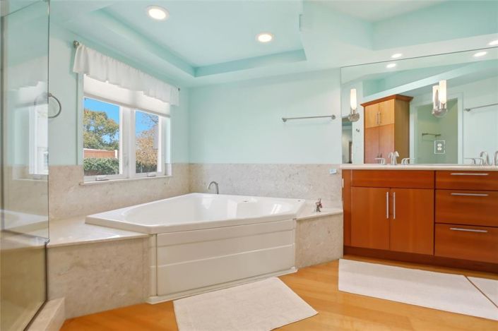 Image No.16-4 Bed Property for sale