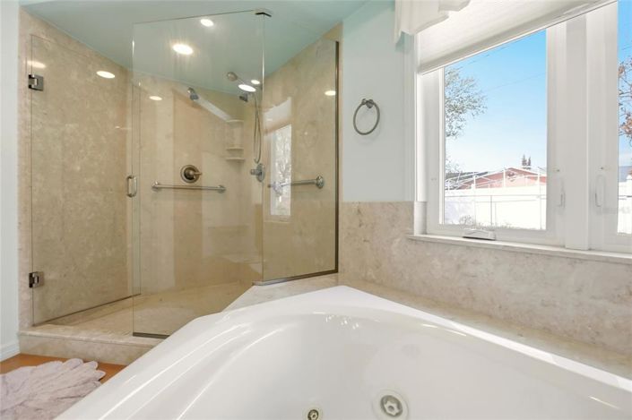 Image No.18-4 Bed Property for sale