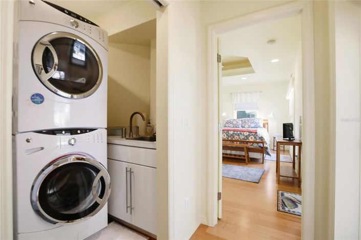 Image No.28-4 Bed Property for sale