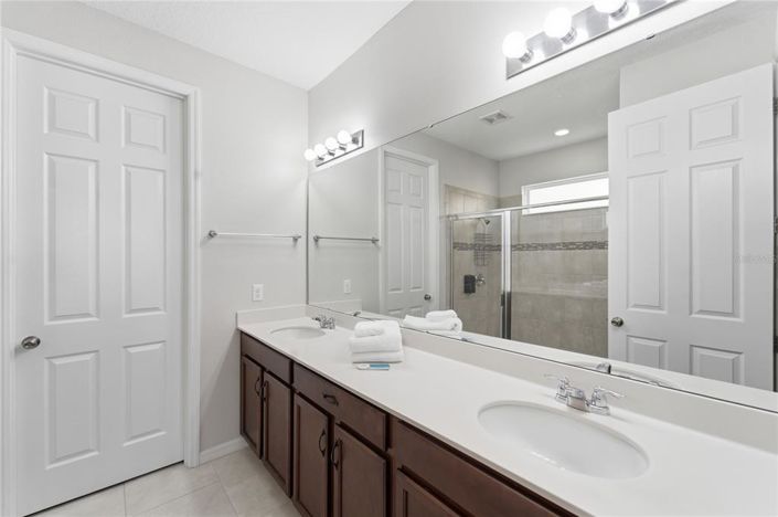 Image No.15-7 Bed Property for sale