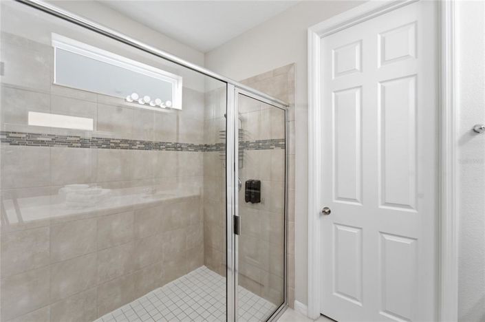 Image No.16-7 Bed Property for sale