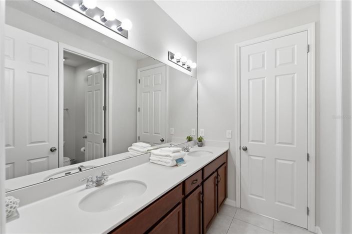 Image No.27-7 Bed Property for sale