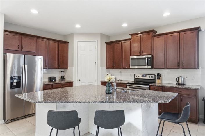 Image No.9-7 Bed Property for sale