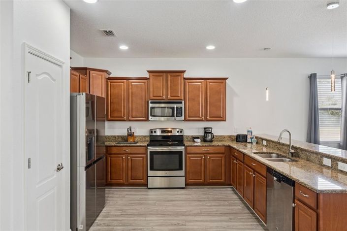 Image No.15-9 Bed Property for sale