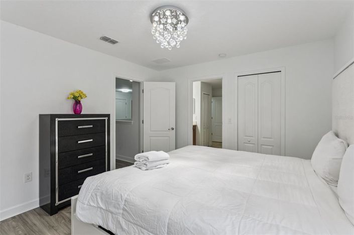 Image No.21-9 Bed Property for sale