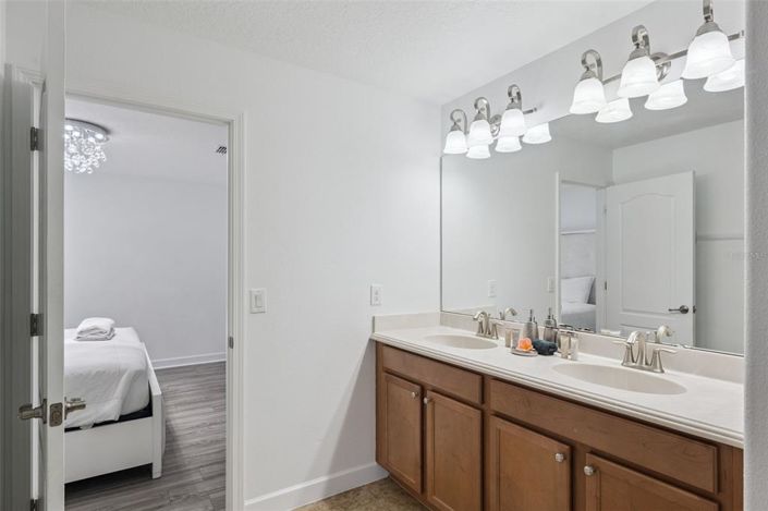 Image No.23-9 Bed Property for sale