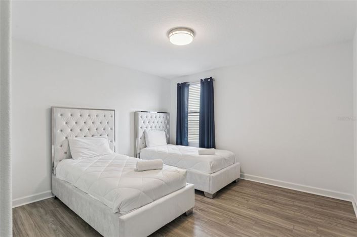 Image No.26-9 Bed Property for sale