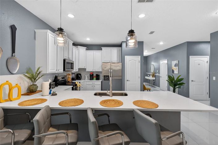 Image No.17-7 Bed Property for sale