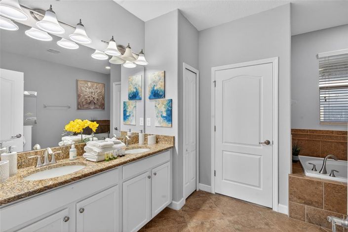 Image No.24-7 Bed Property for sale