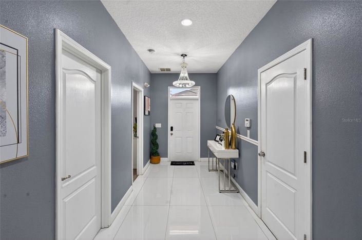 Image No.8-7 Bed Property for sale