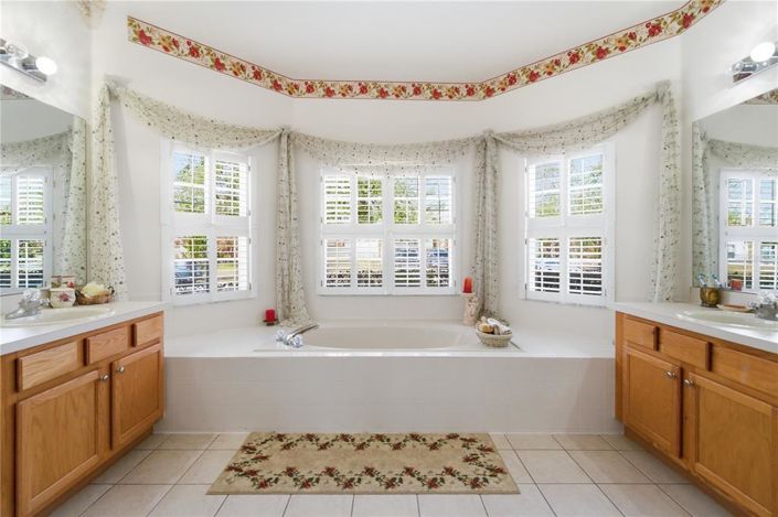 Image No.27-4 Bed Property for sale