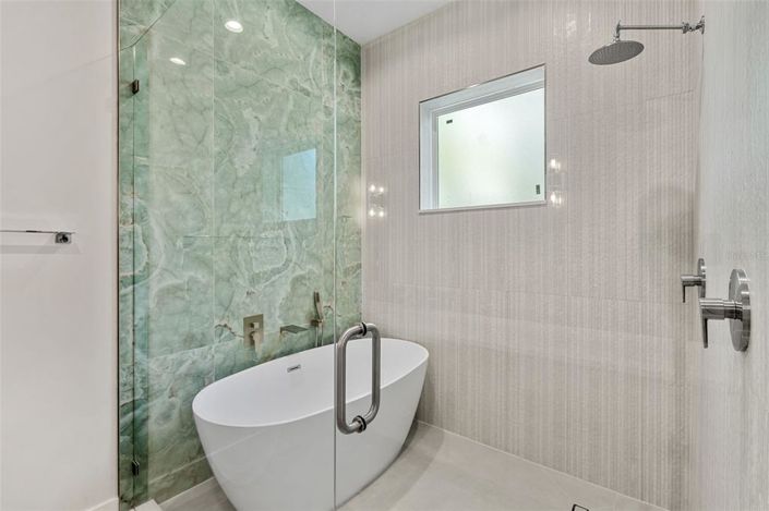 Image No.11-5 Bed Property for sale