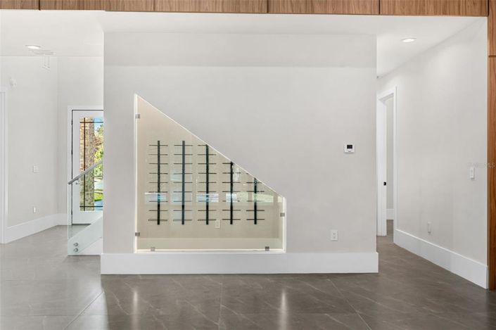 Image No.28-5 Bed Property for sale