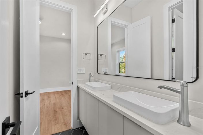 Image No.38-5 Bed Property for sale