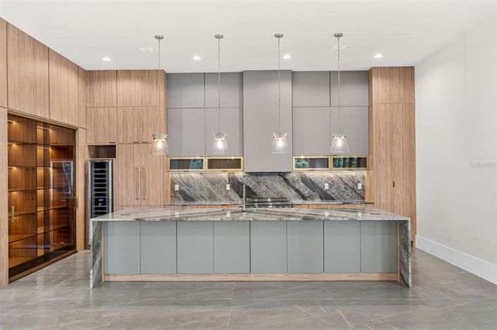 Image No.4-5 Bed Property for sale