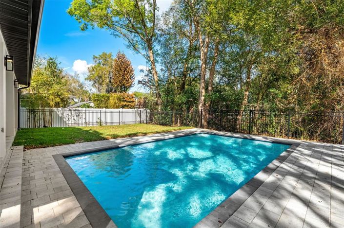 Image No.55-5 Bed Property for sale